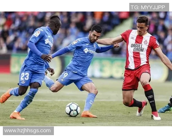 深圳足球队在联合会杯积分榜上以71分稳居首位，领先其他球队