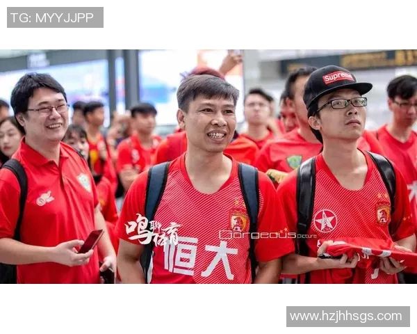 中国足球明星齐聚盛典展现风采引发球迷热烈追捧 中国足球明星齐聚盛典展现风采引发球迷热烈追捧